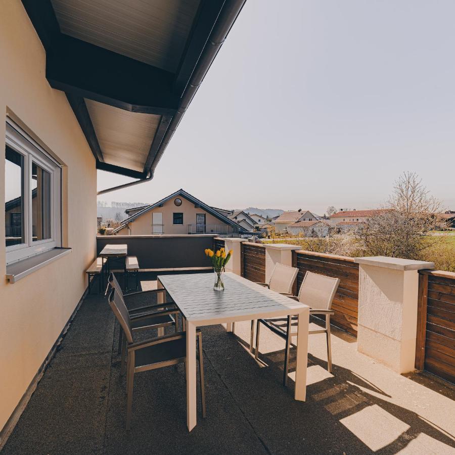 Grosse Ferienwohnung Mit Balkon Und Perfekter Lage Eggenthal Ngoại thất bức ảnh